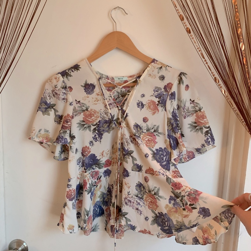 🤍Flowy Floral Front-tie Blouse🤍